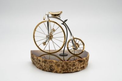 Fahrrad aus Gold und Silber