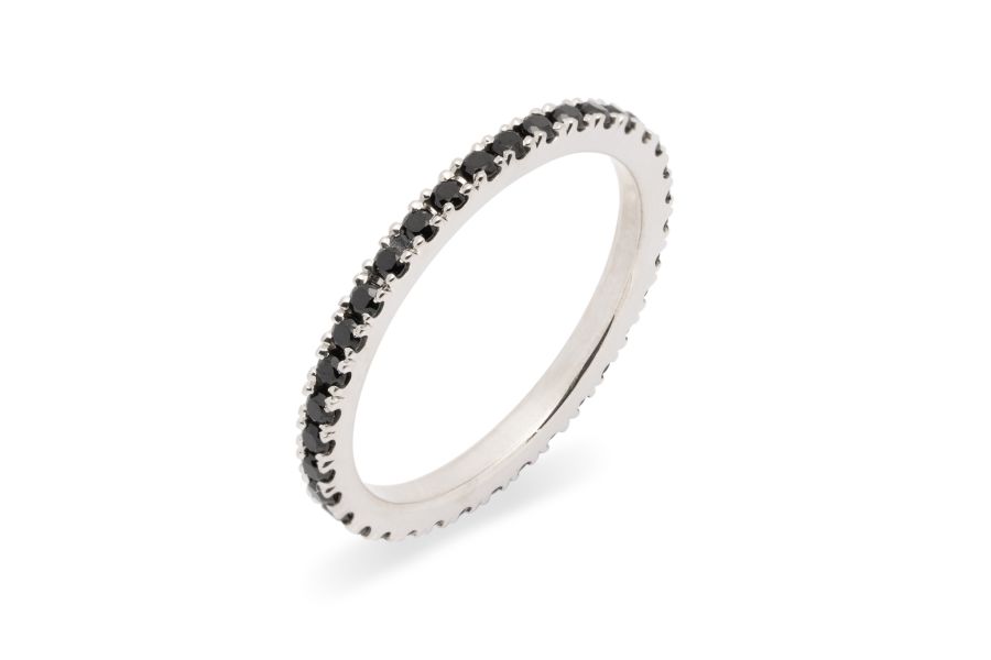 Memoire Ring aus Silber mit schwarzen Spinellen