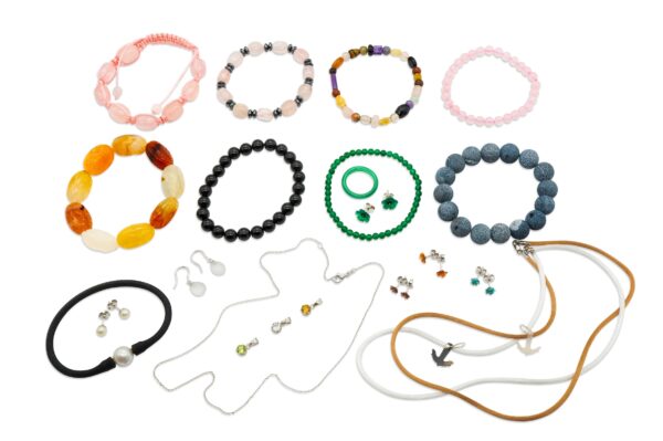 Einzigartiger Adventskalender mit Schmuck (Inhalt)